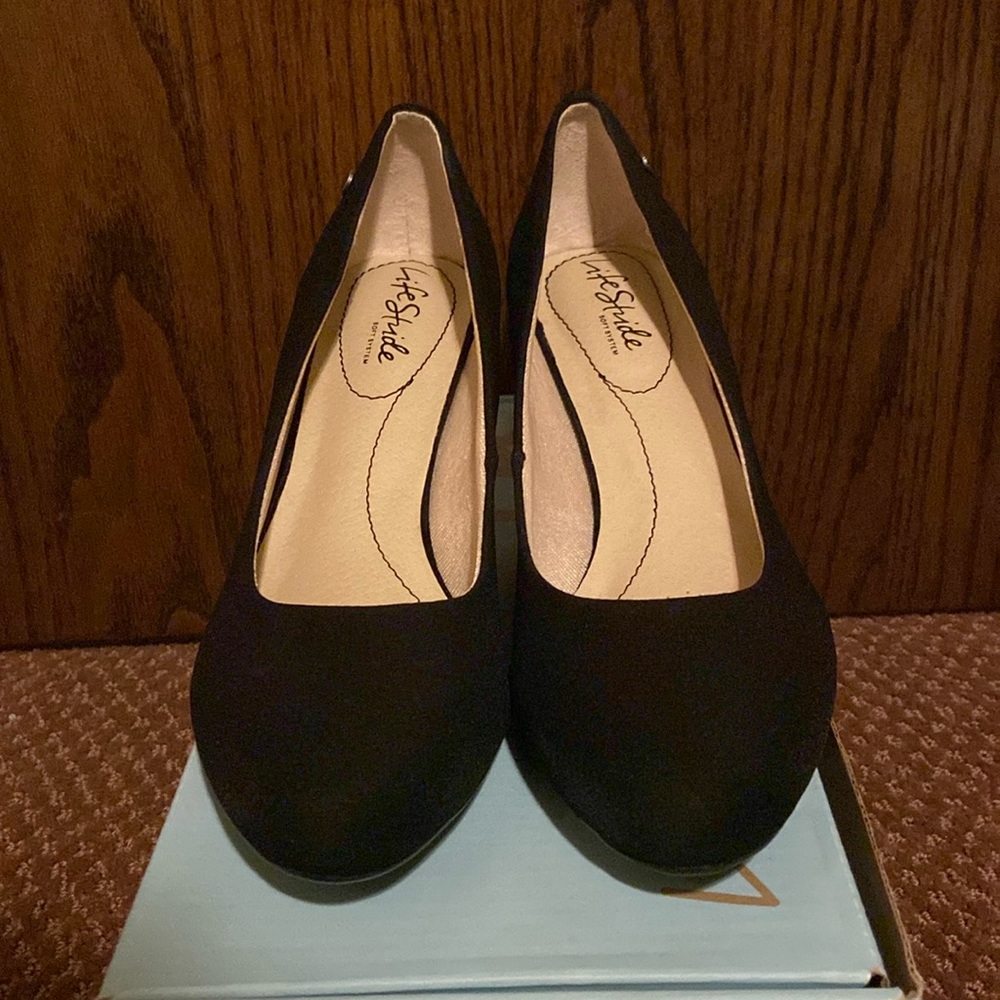 NEW - NEVER WORN LifeStride Parigi Pumps - Black Microfiber